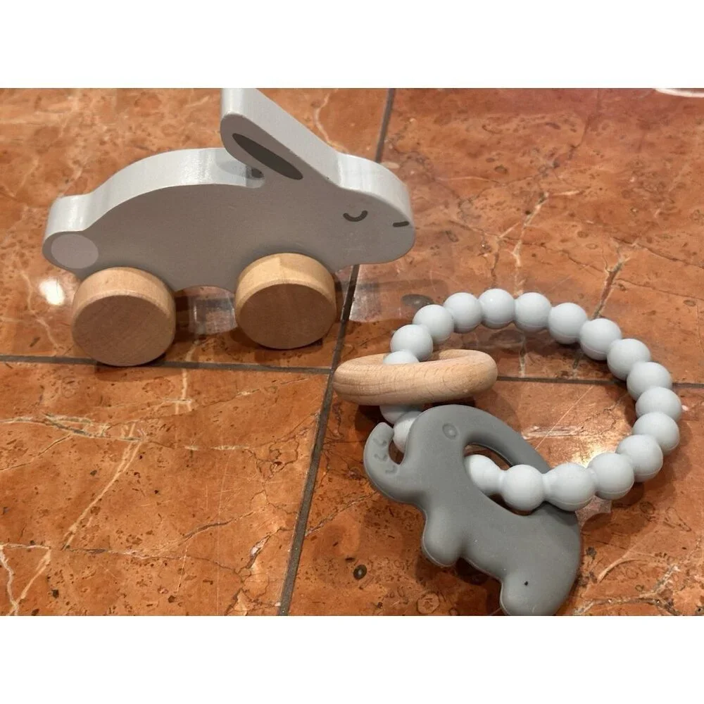 LA SOPHIE GIRAFE ELEPHANT FAT BRAIN PIPSQUIGZ LOVE U LATTE RABBIT RATTLE LOT